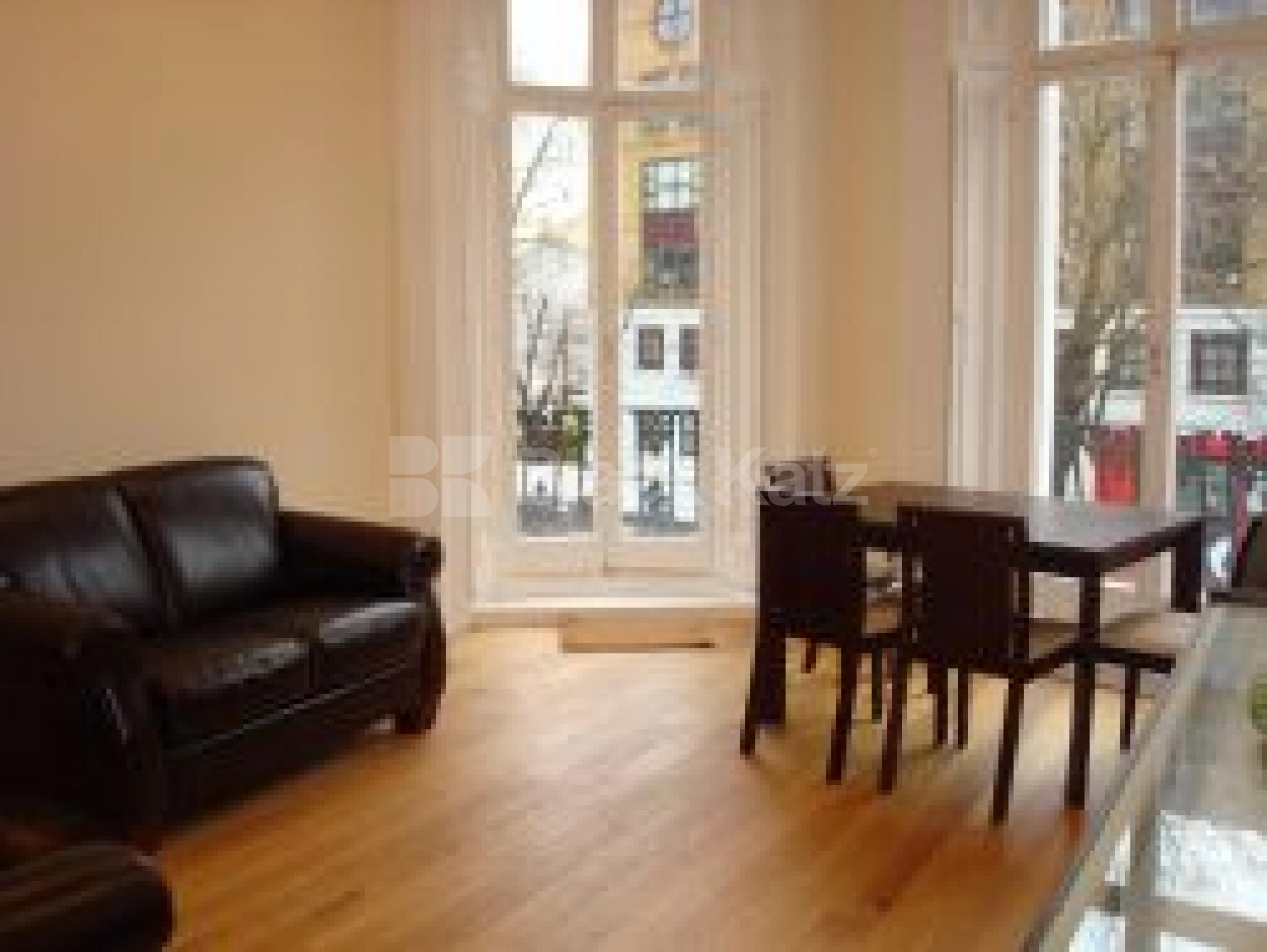 			new instruction, 2 Bedroom, 1 bath, 1 reception Flat			 Bishops Bridge Road, PADDINGTON W2